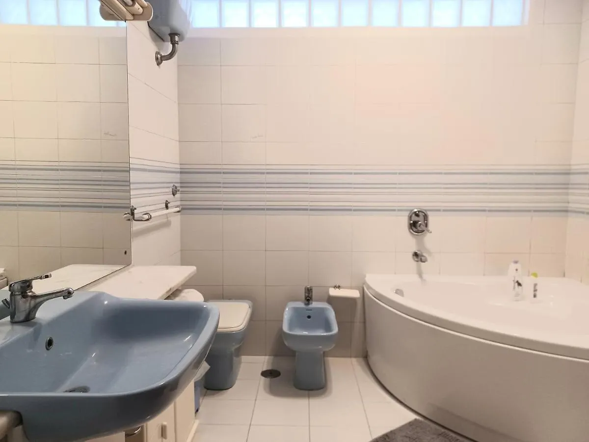 Super Elegante Napoli Centro Con Posto Auto E Wifi Veloce Apartment 0*, Naples Italy