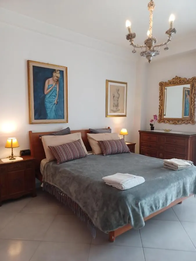 Super Elegante Napoli Centro Con Posto Auto E Wifi Veloce Apartment Naples