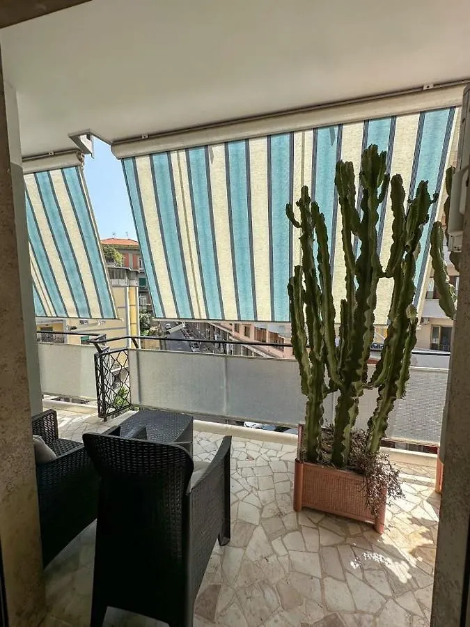 Super Elegante Napoli Centro Con Posto Auto E Wifi Veloce Apartment  Naples