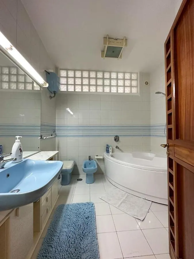 Super Elegante Napoli Centro Con Posto Auto E Wifi Veloce Apartment  Naples